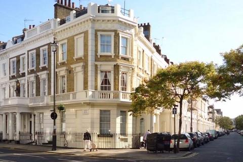 Studio to rent, Warwick Way, London