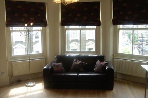 Studio to rent, Warwick Way, London