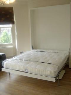 Studio to rent, Warwick Way, London