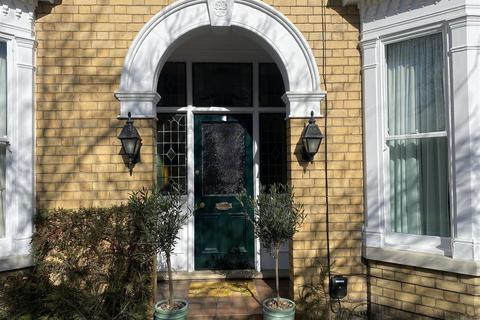 undefined, South Street, Cottingham