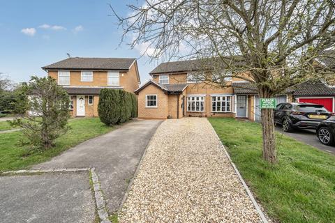 4 bedroom semi-detached house for sale, Vickers Close, Reading RG5