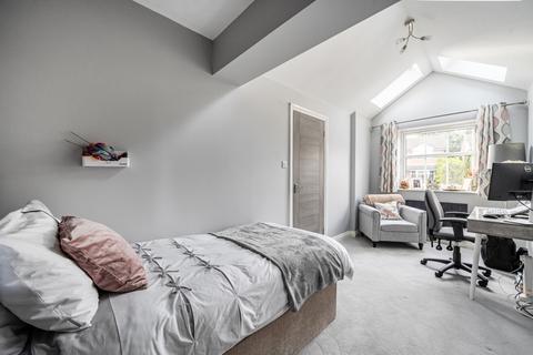 4 bedroom semi-detached house for sale, Vickers Close, Reading RG5