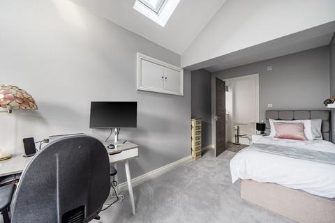 4 bedroom semi-detached house for sale, Vickers Close, Reading RG5