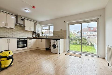 5 bedroom semi-detached house to rent, Birkdale Road, London SE2