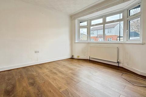 5 bedroom semi-detached house to rent, Birkdale Road, London SE2