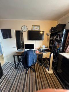 2 bedroom flat to rent, Barking, IG11