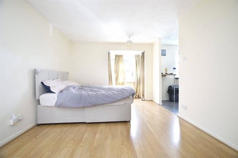 Studio for sale, Lowry Court, London, 5 Stubbs Drive, SE16