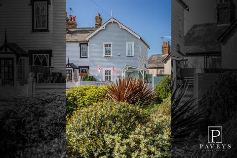2 bedroom cottage for sale, Church Road, Walton On The Naze