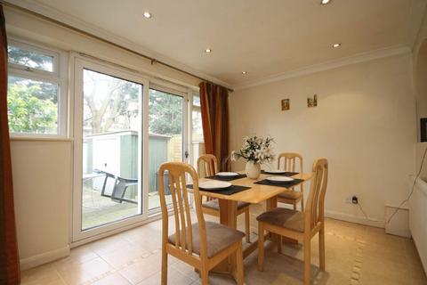 undefined, Dumbleton Close, Kingston Upon Thames KT1