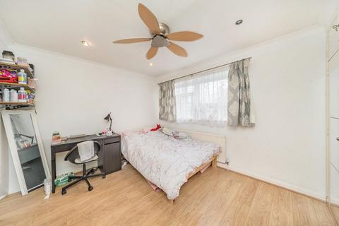 undefined, Dumbleton Close, Kingston Upon Thames KT1
