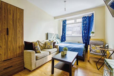 4 bedroom terraced house for sale, Randolph Approach, London E16