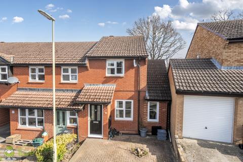 3 bedroom end of terrace house for sale, Farringdon Way, Tadley RG26