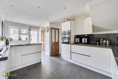 3 bedroom end of terrace house for sale, Farringdon Way, Tadley RG26