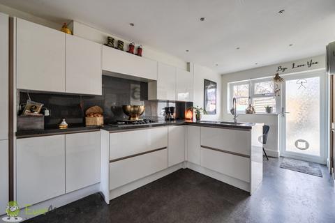 3 bedroom end of terrace house for sale, Farringdon Way, Tadley RG26