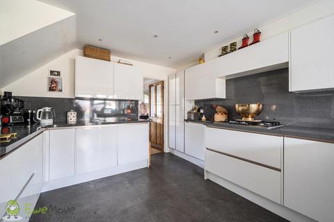 3 bedroom end of terrace house for sale, Farringdon Way, Tadley RG26