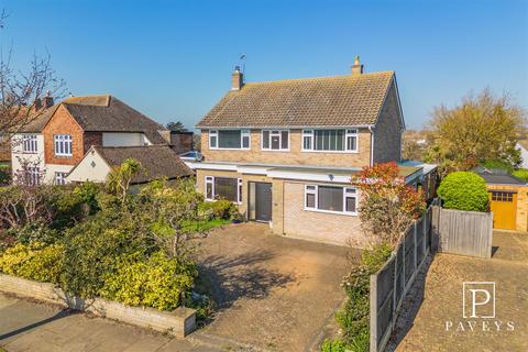 4 bedroom detached house for sale, Ashlyns Road, Frinton-On-Sea