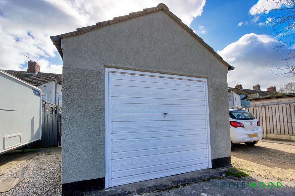 Detached garage/store