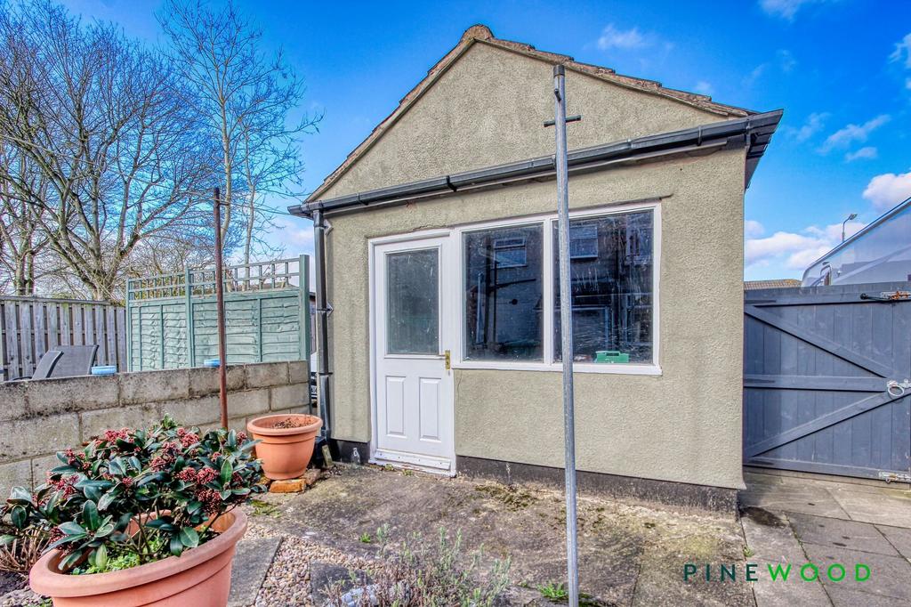 Detached garage/store