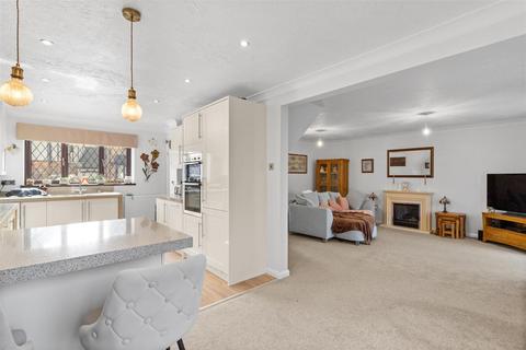 4 bedroom house for sale, Greenacres Drive, Hailsham