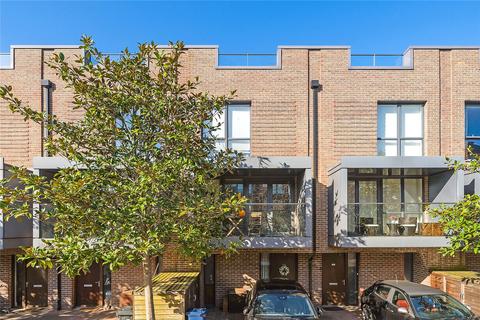 Sir Alexander Close, London, W3