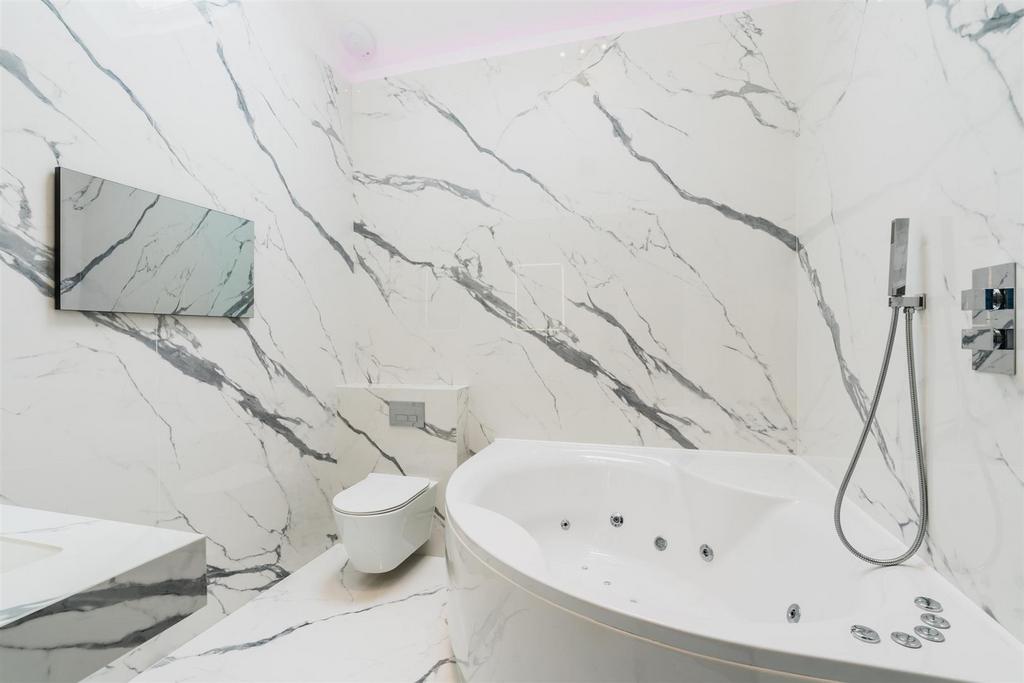 Bedroom 2 En-Suite Bathroom