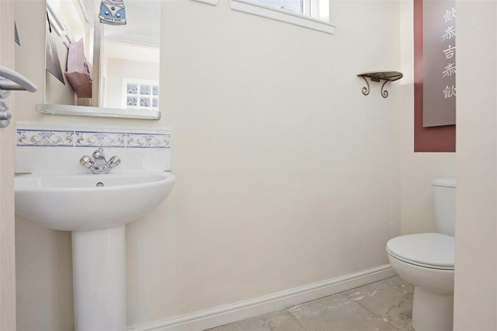 19 Hunterhall Pl-0014 decluttered.jpg