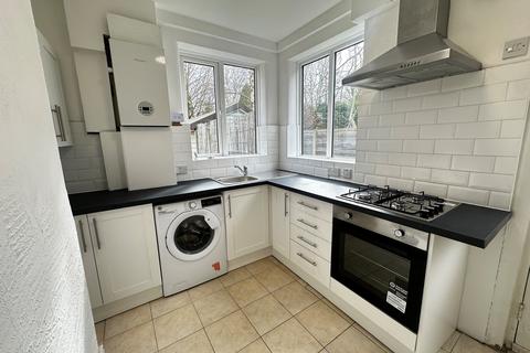 Wood Road, Sale, M33