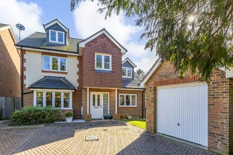 4 bedroom house for sale, Hawthorne Gardens, Caterham, CR3
