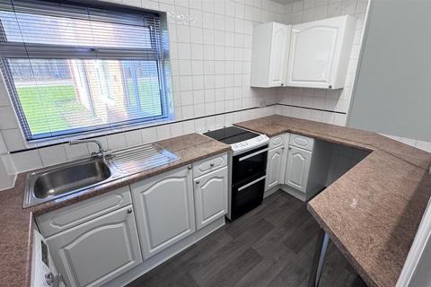 2 bedroom flat to rent, Lambs Close, Cuffley