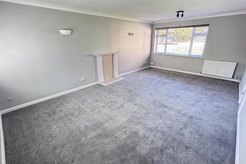 2 bedroom flat to rent, Lambs Close, Cuffley