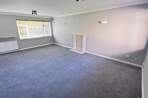 2 bedroom flat to rent, Lambs Close, Cuffley