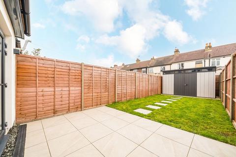 4 bedroom semi-detached house for sale, Oakwood Avenue, Mitcham CR4