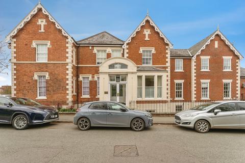 2 bedroom flat for sale, Victoria Crescent, CHESTER, Cheshire, CH4