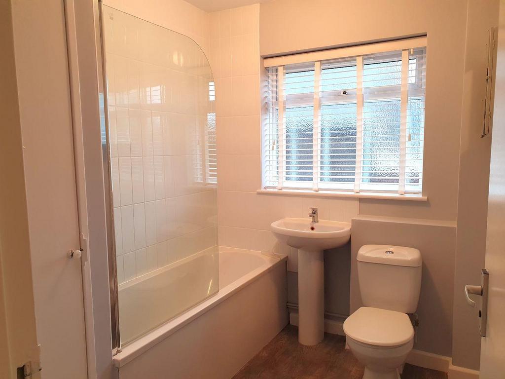 Family bathroom.jpg