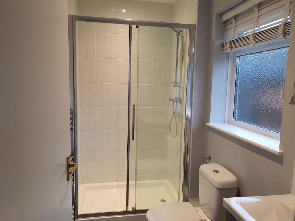 Ensuite Shower.jpg