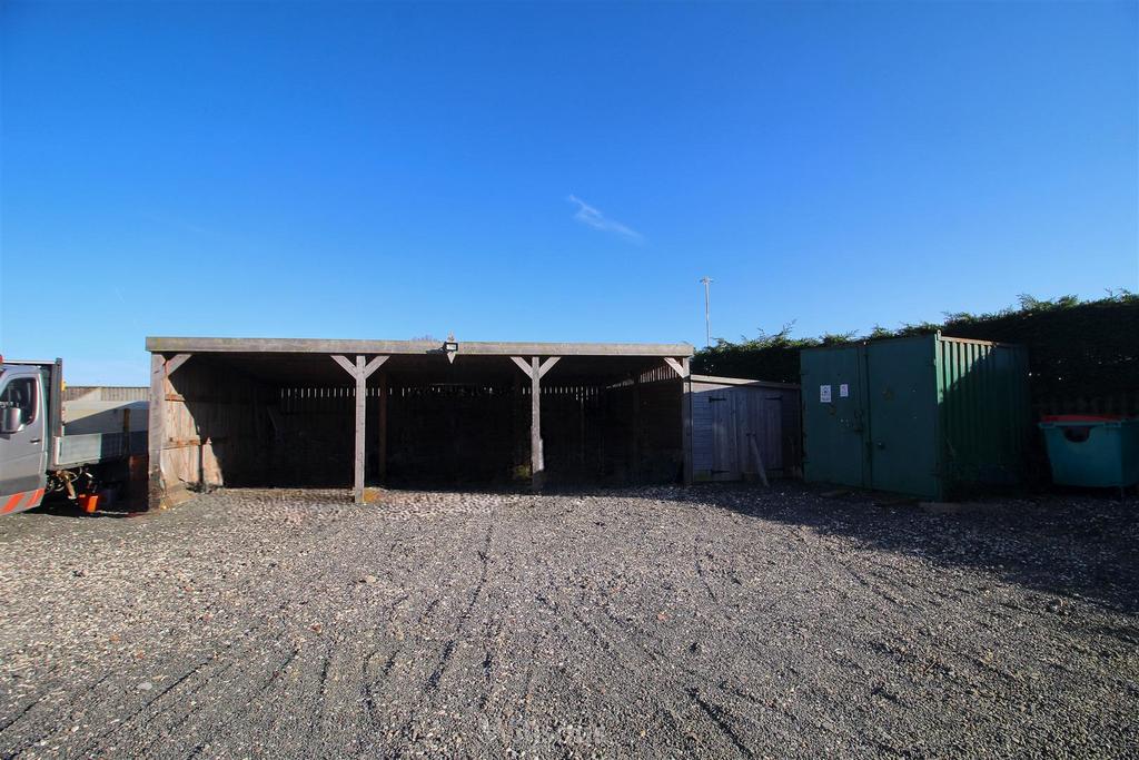 Workshop & Triple Bay Open Barn