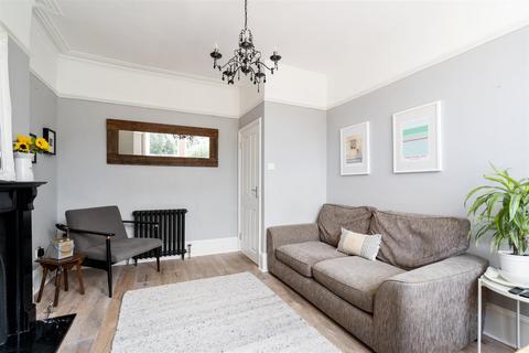 2 bedroom flat to rent, Temple Road, Crouch End, N8