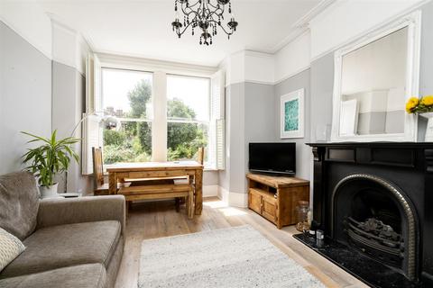 2 bedroom flat to rent, Temple Road, Crouch End, N8