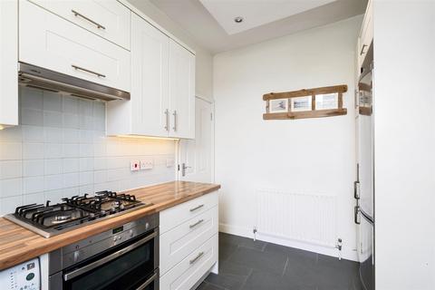 2 bedroom flat to rent, Temple Road, Crouch End, N8