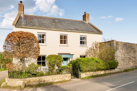 In the heart of Theale, between Wells and Wedmore