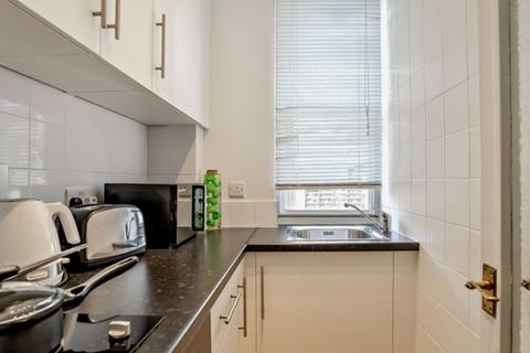 1 bedroom apartment to rent, Hill Street, London W1J