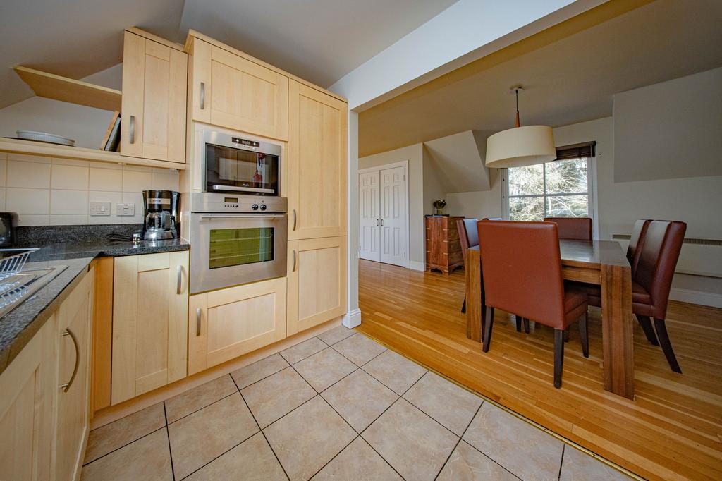Kitchen/Dining Area