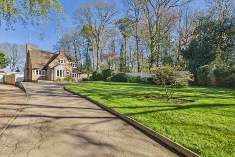 4 bedroom detached house for sale, Spinney Close, Boughton, NN2 8SD