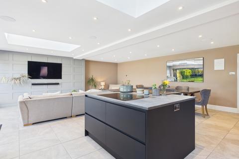 4 bedroom detached house for sale, Spinney Close, Boughton, NN2 8SD