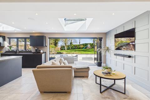 4 bedroom detached house for sale, Spinney Close, Boughton, NN2 8SD