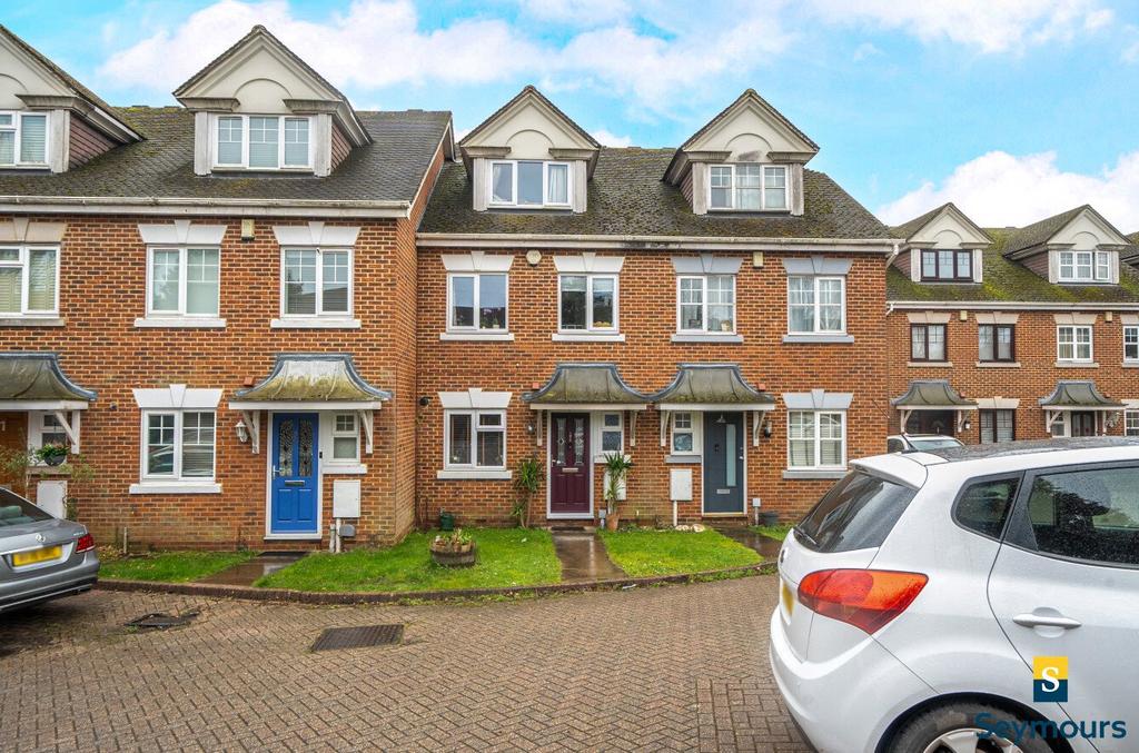 5 bedroom terraced house for sale in Surrey