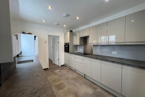 3 bedroom terraced house to rent, Fotheringham Road