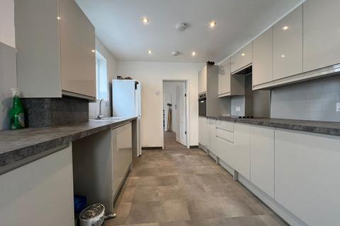 3 bedroom terraced house to rent, Fotheringham Road