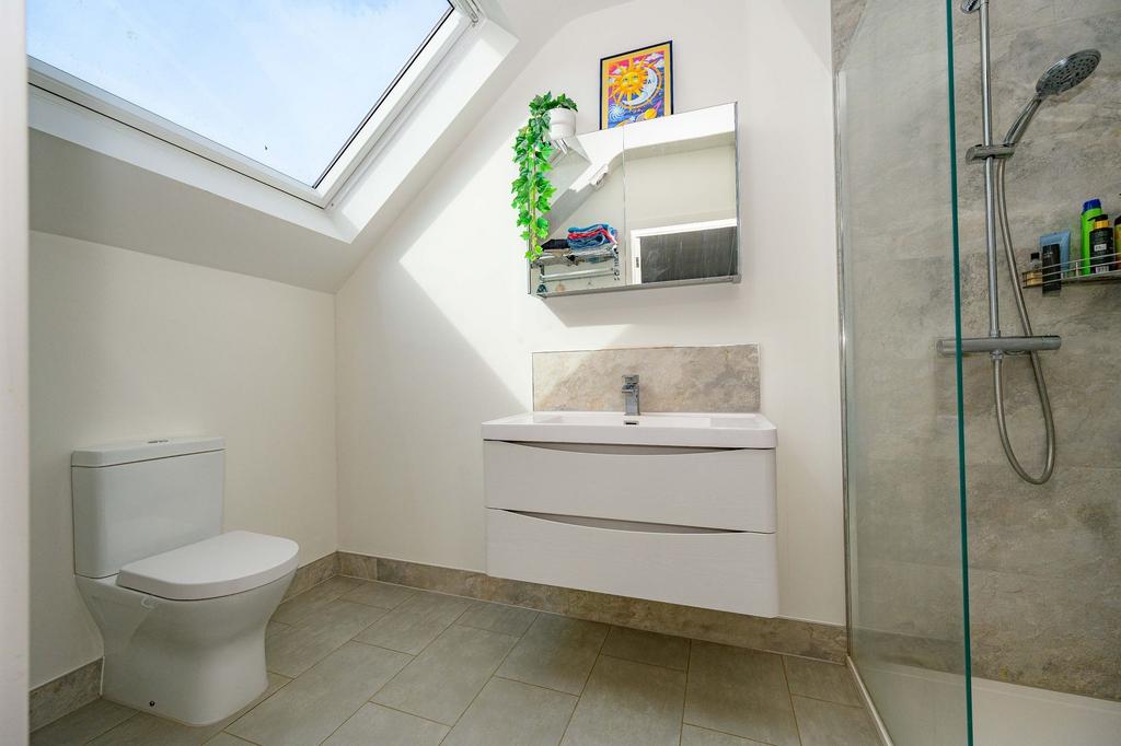 En-Suite to Primary Bedroom