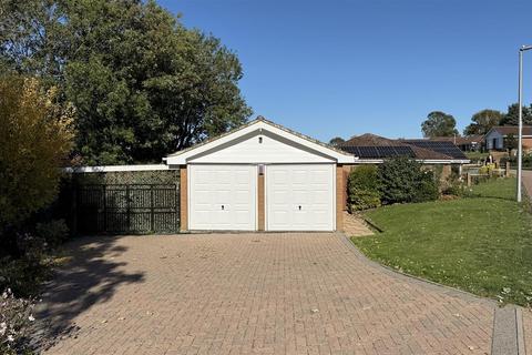 4 bedroom detached bungalow for sale, Abbotts Close, Rochester